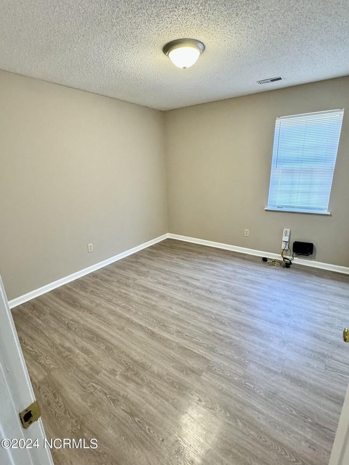 3311 Landmark St Apt 6 #6 - Photo 6 of 8