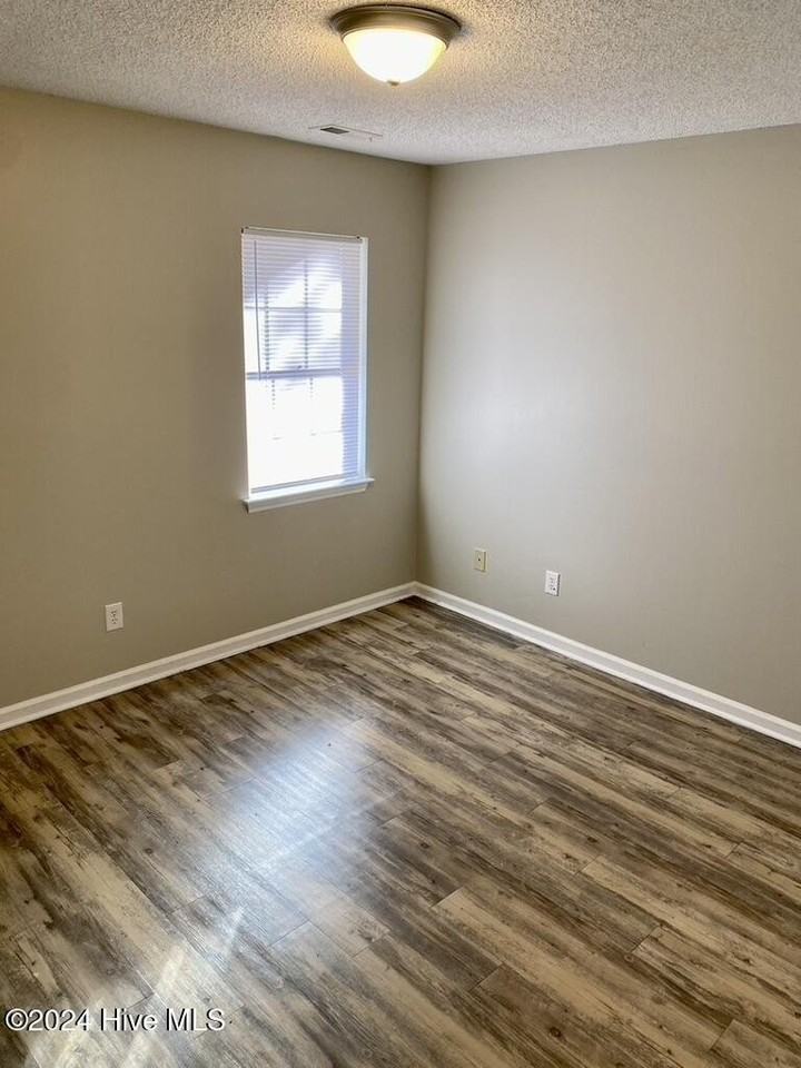 1012 Peed Dr Apt 2 #2 - Photo 4 of 6