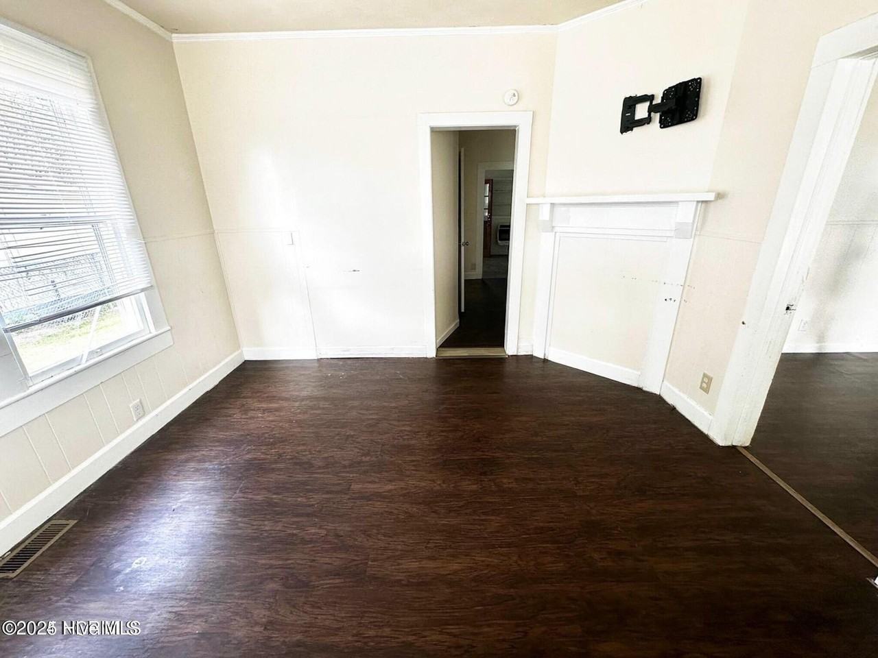 1810 Wilmington St - Photo 5 of 13