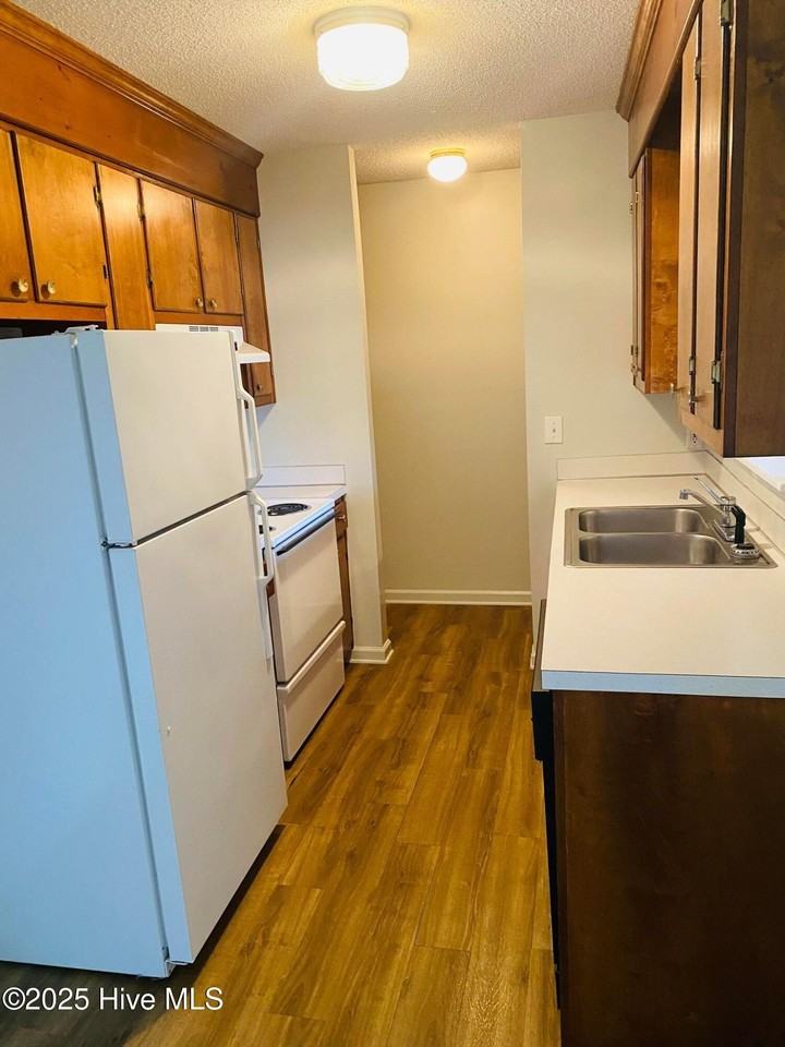 2012 Tower Pl Apt 9 #9 - Photo 3 of 5