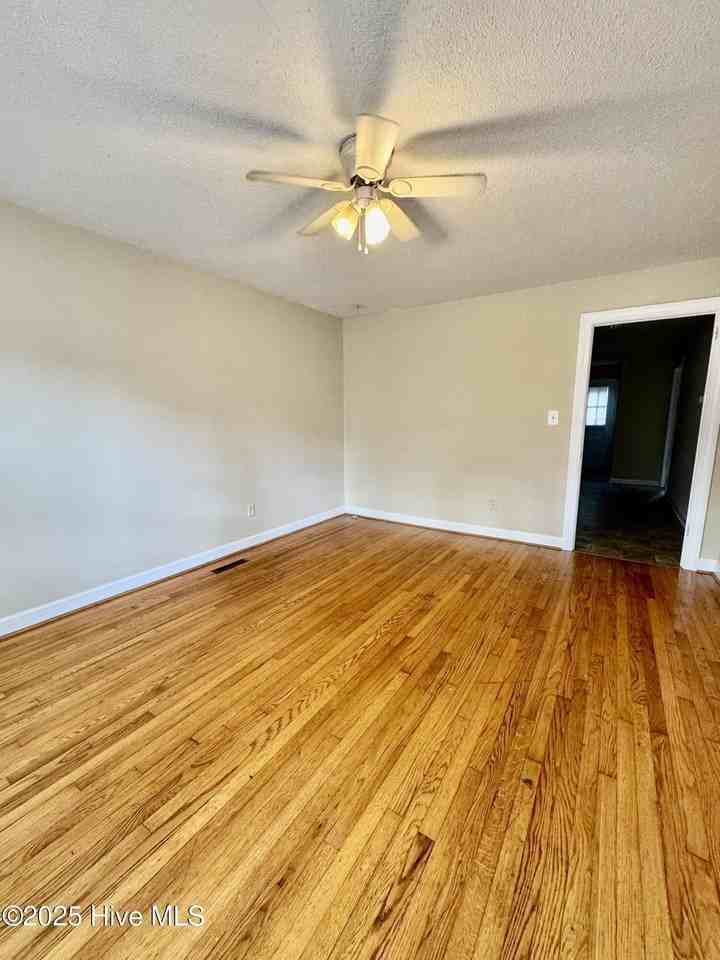 2505 E 3rd St Unit B #B - Photo 2 of 14