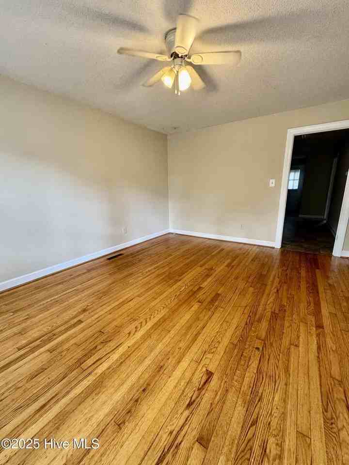 2505 E 3rd St Unit B #B - Photo 3 of 14