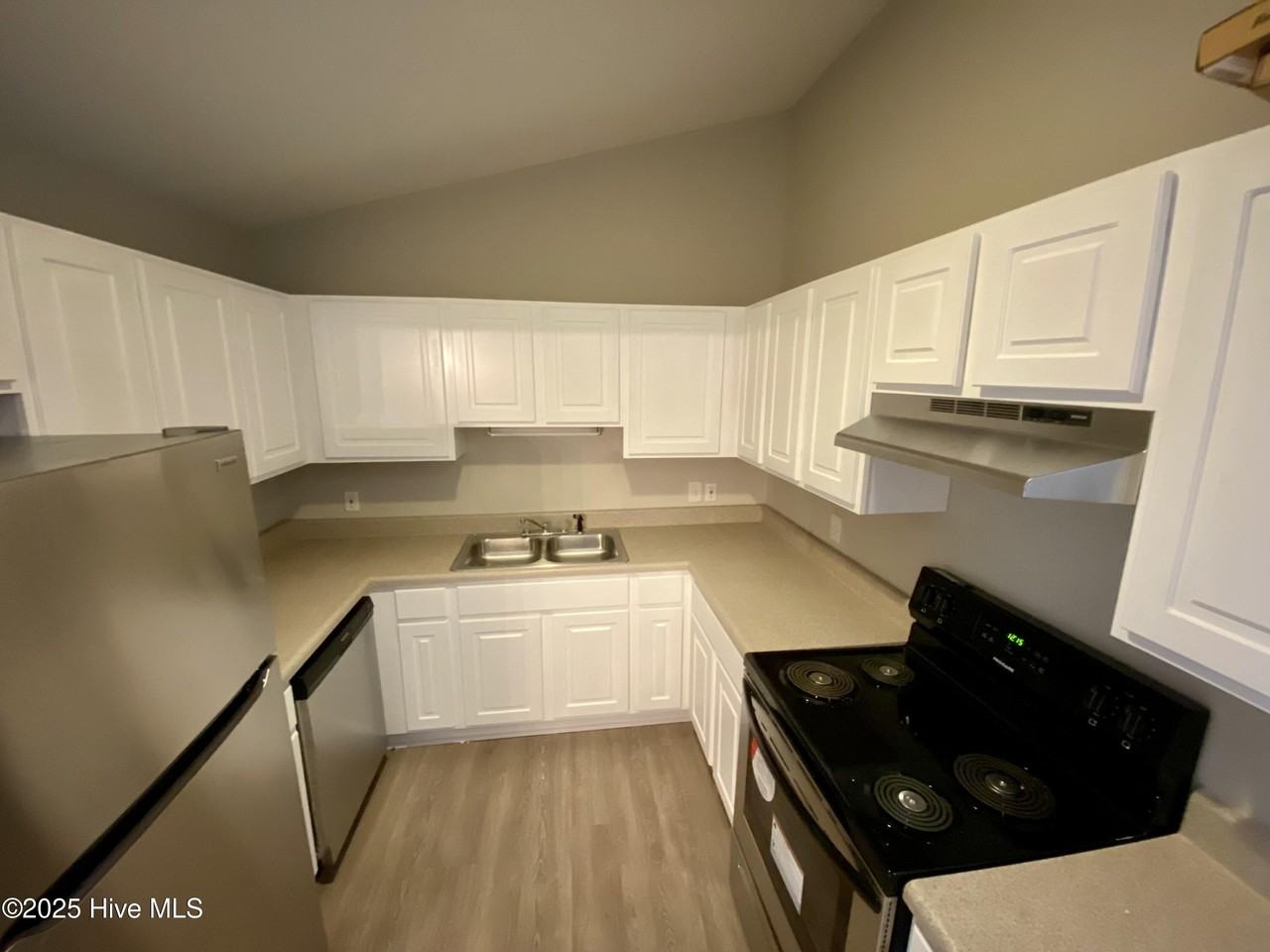 3001 Macgregor Downs Rd Apt 102 #102 - Photo 5 of 6