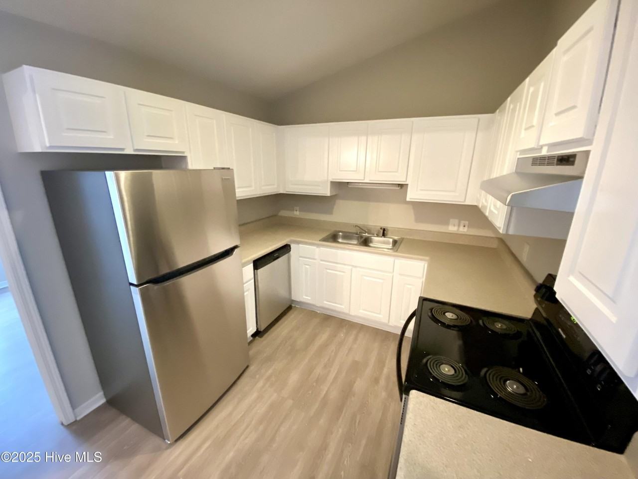 3001 Macgregor Downs Rd Apt 102 #102 - Photo 6 of 6