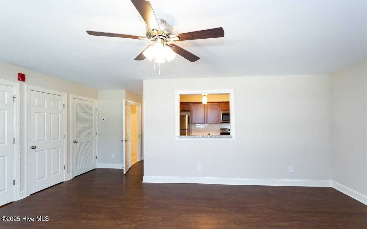 212 Orlando Way Apt B #B - Photo 2 of 9