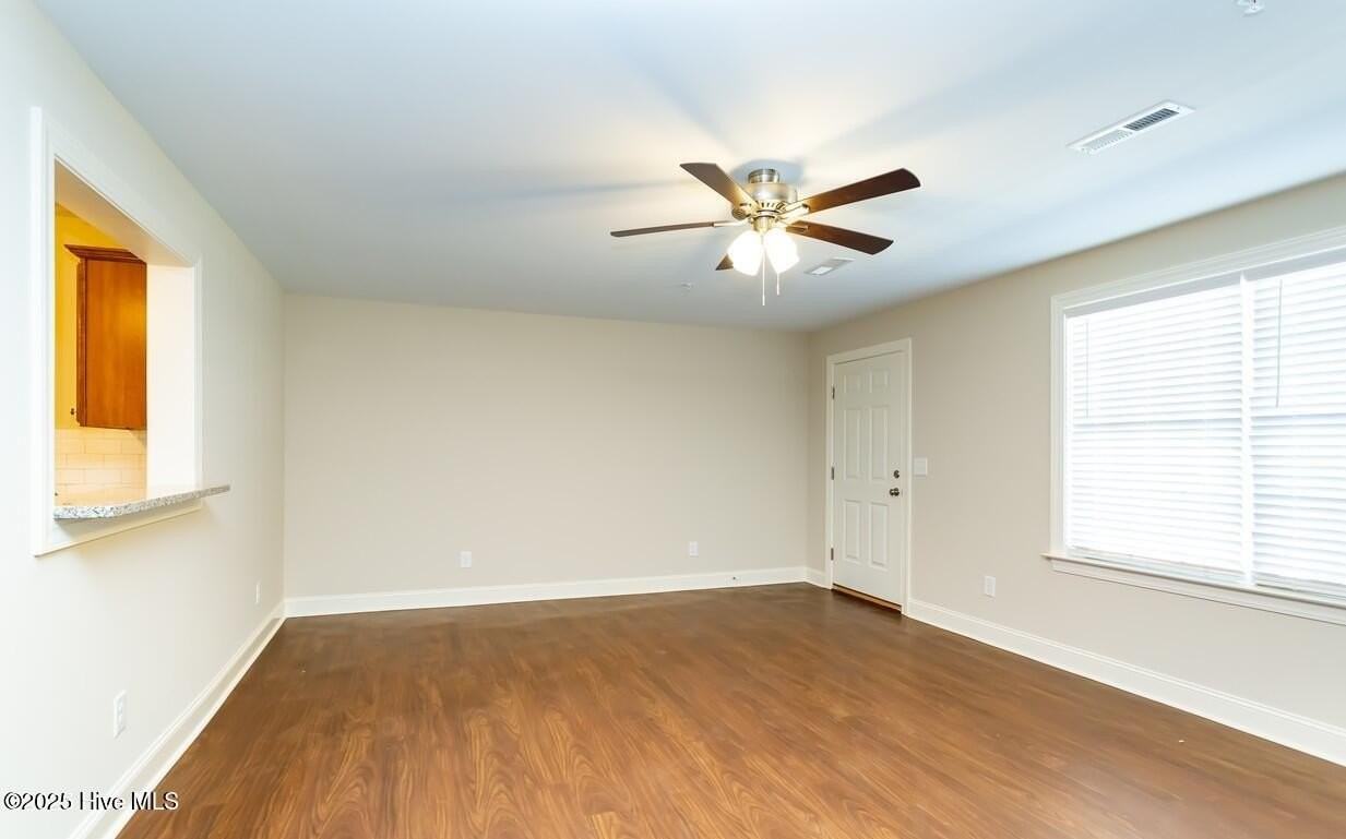 212 Orlando Way Apt B #B - Photo 3 of 9