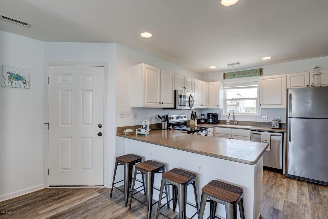 3800 Island Dr - Photo 4 of 33