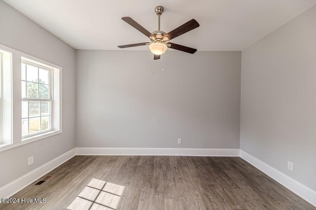 533 Stadium Dr - Photo 5 of 48