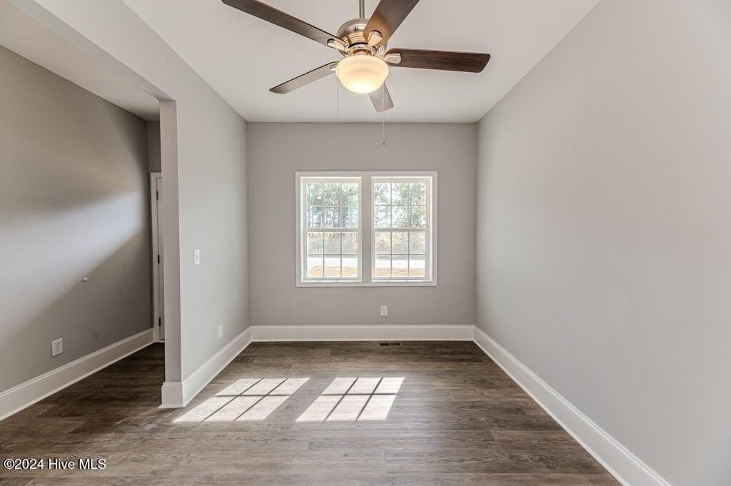 533 Stadium Dr - Photo 7 of 48