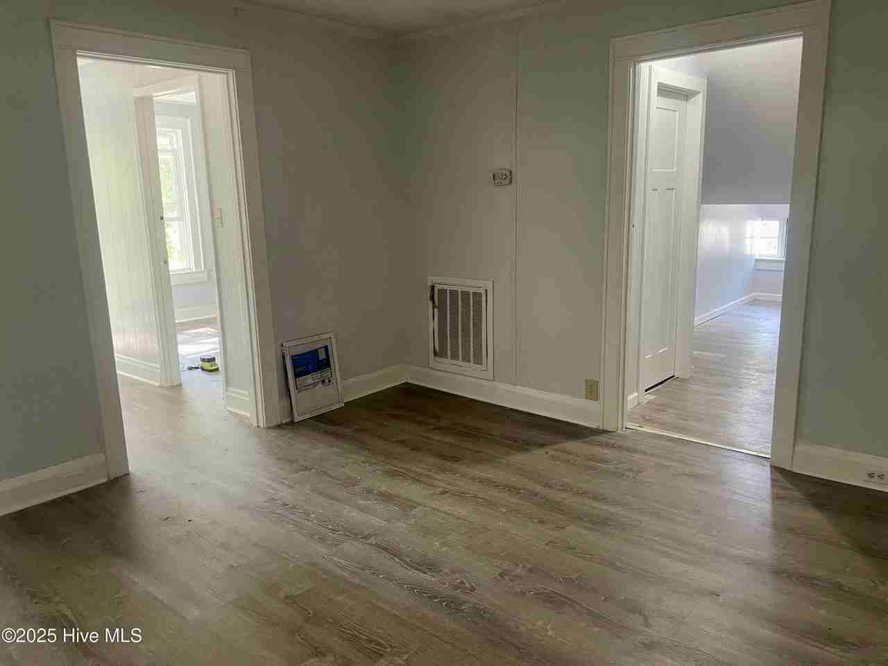 217 Robinson St - Photo 2 of 5