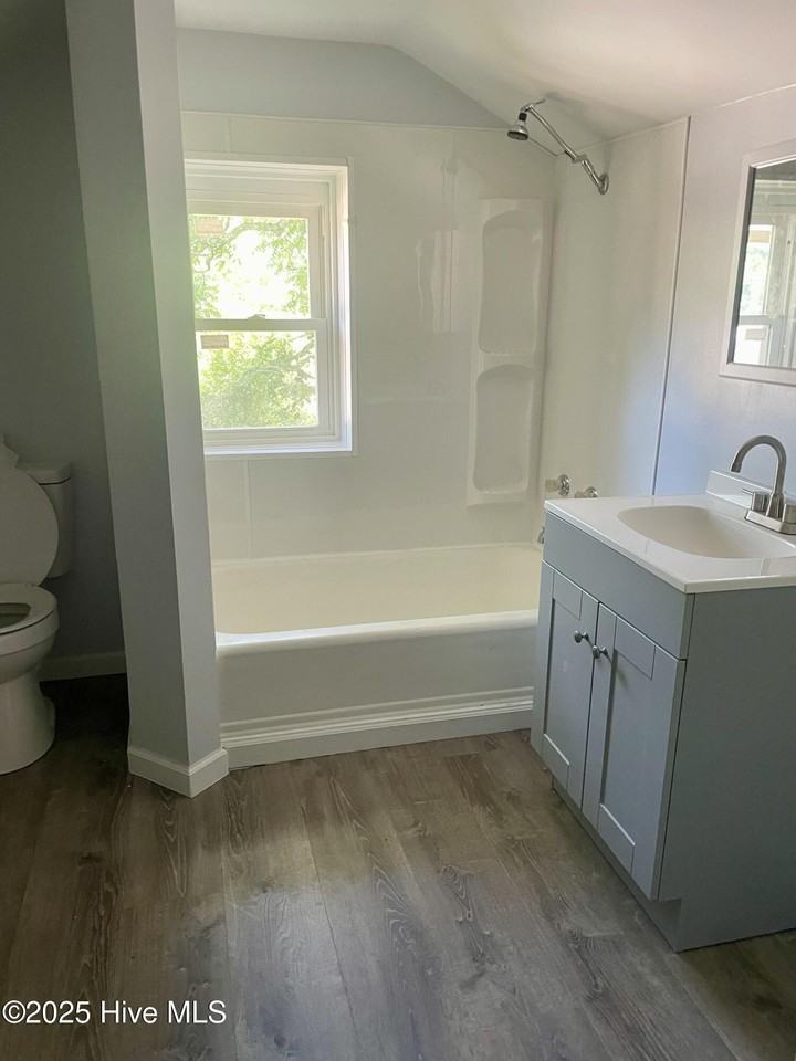 217 Robinson St - Photo 4 of 5