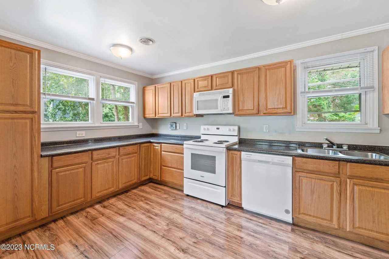 529 Henderson Dr - Photo 2 of 18