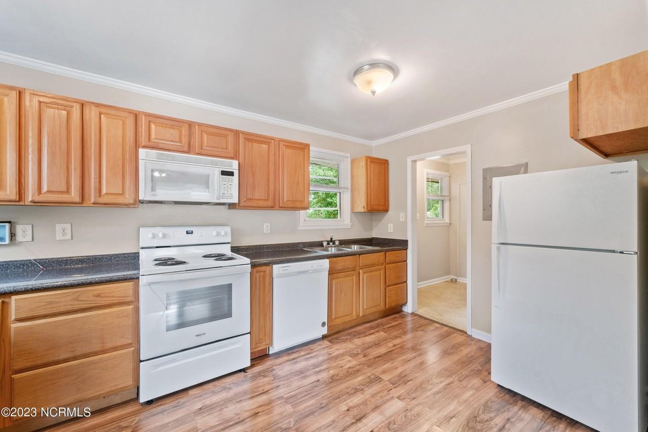 529 Henderson Dr - Photo 3 of 18