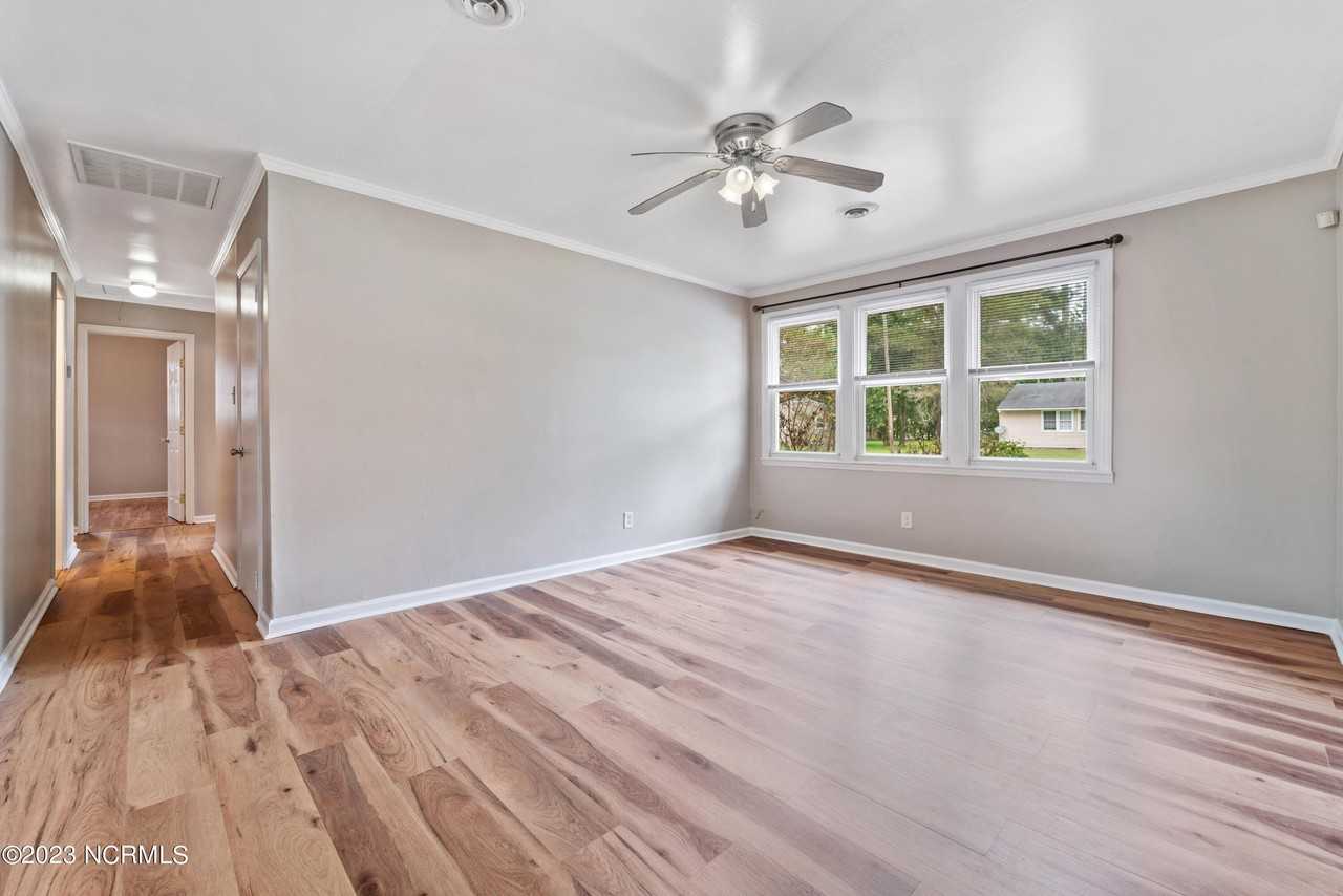 529 Henderson Dr - Photo 4 of 18