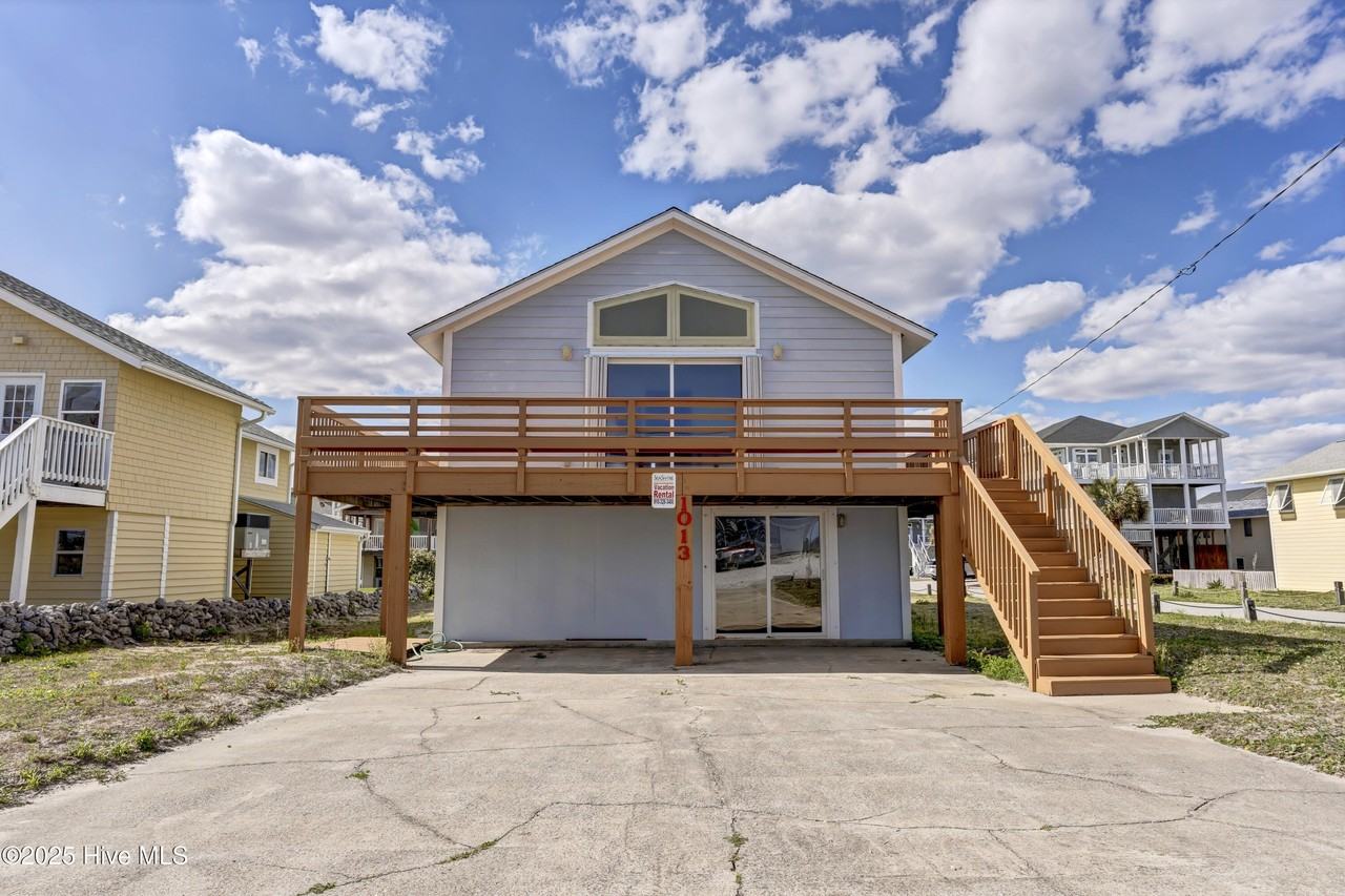 1013 N Shore Dr - Photo 3 of 40