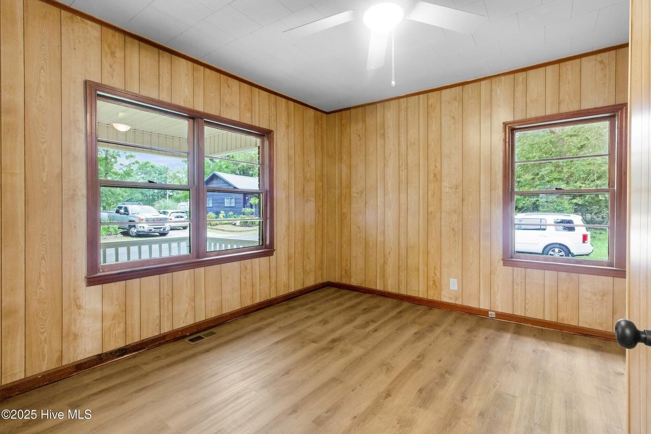 1614 Mckinley Ave - Photo 3 of 18