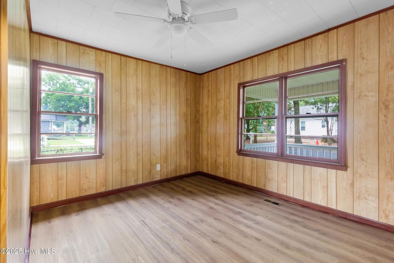 1614 Mckinley Ave - Photo 4 of 18