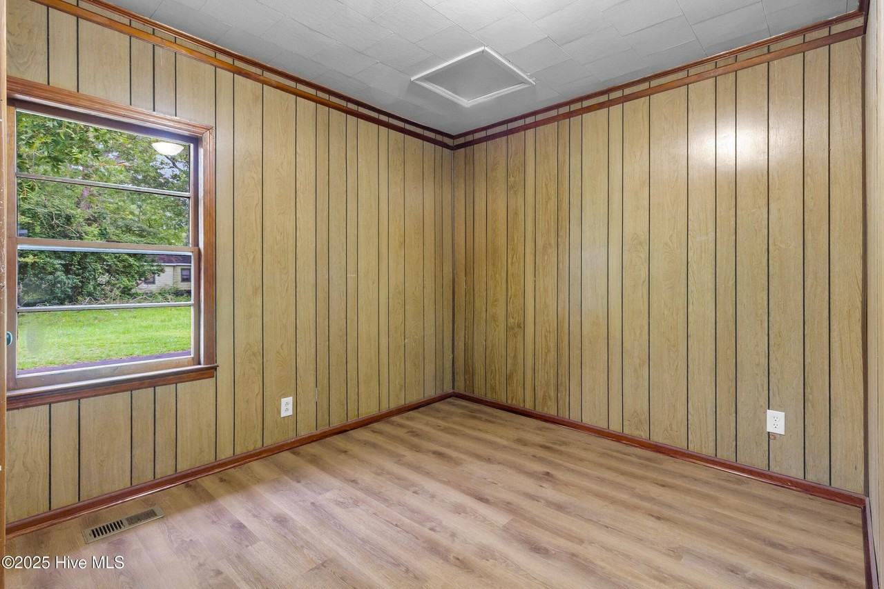 1614 Mckinley Ave - Photo 5 of 18