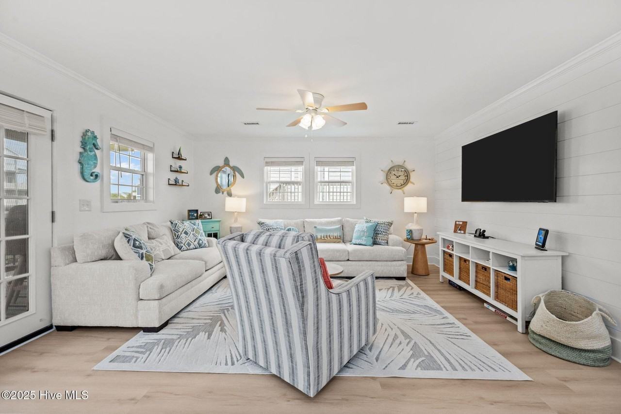 2660 Island Dr - Photo 3 of 50