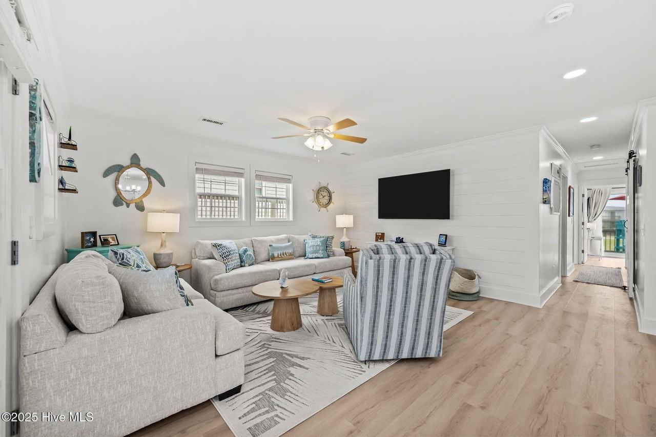 2660 Island Dr - Photo 4 of 50