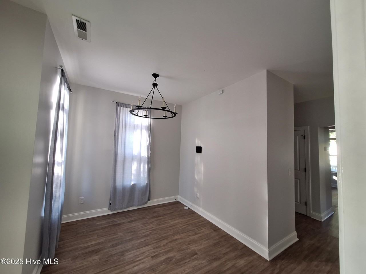 933 S 8th St - Photo 5 of 18