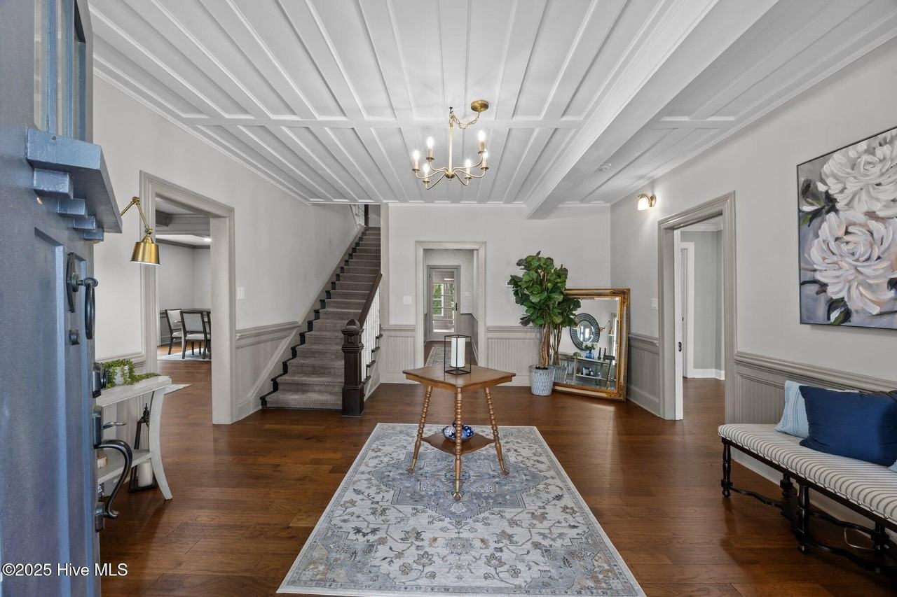 902 College St - Photo 2 of 27