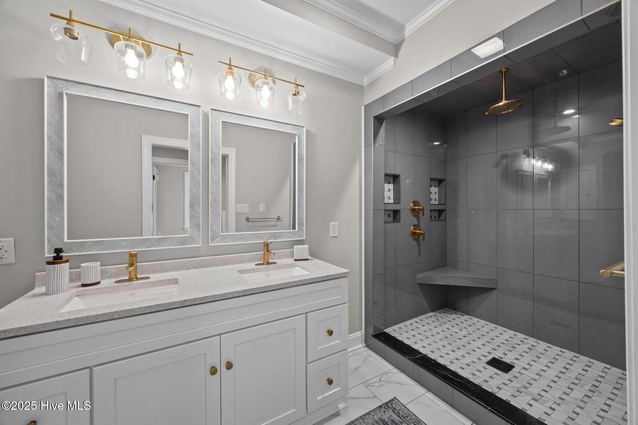 902 College St - Photo 6 of 27