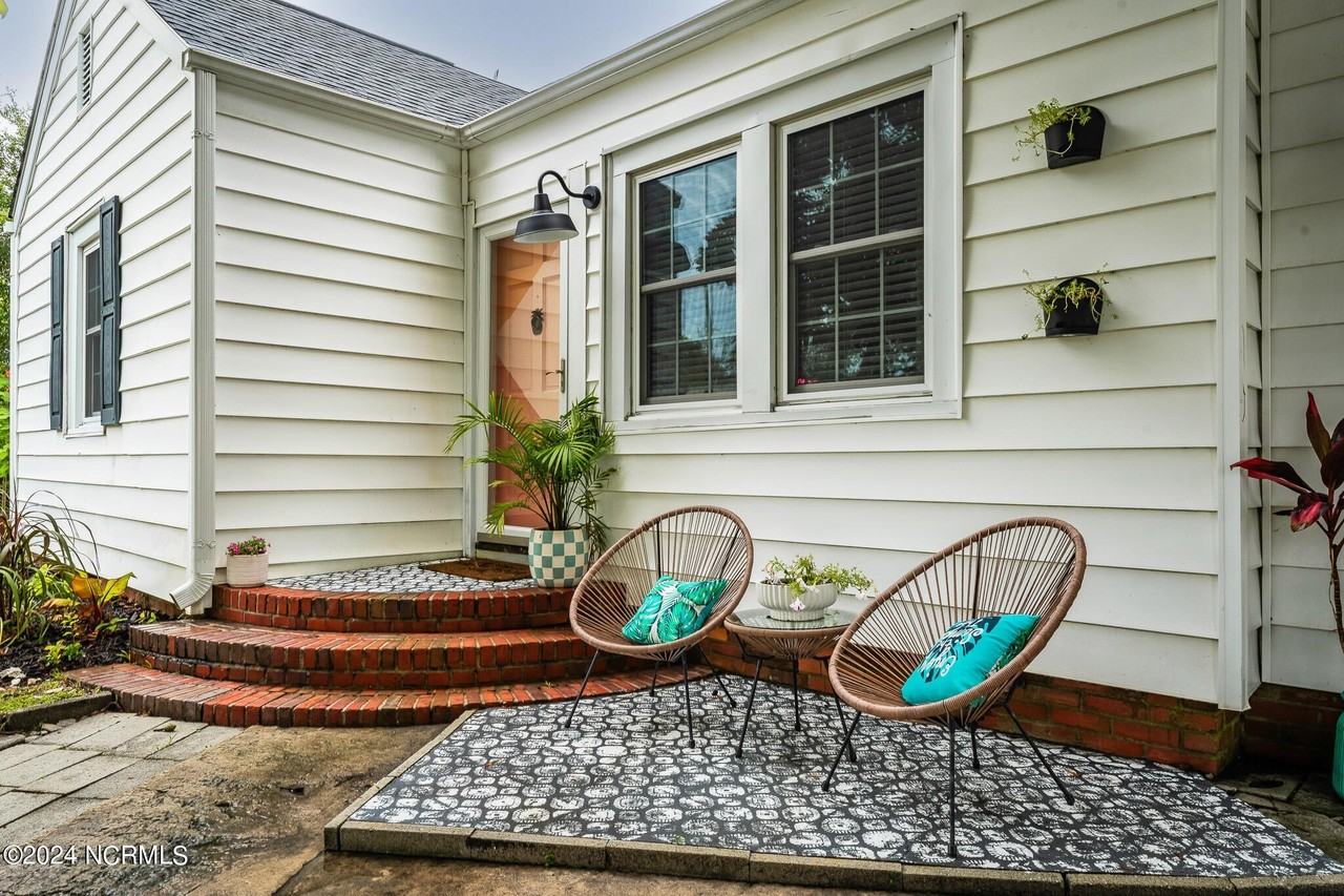 1900 Bridges St - Photo 3 of 50