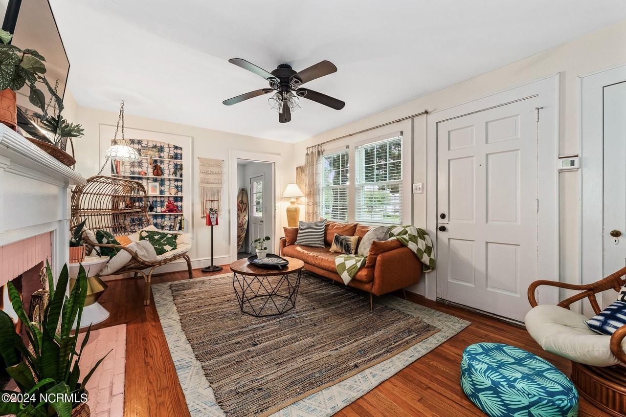 1900 Bridges St - Photo 6 of 50