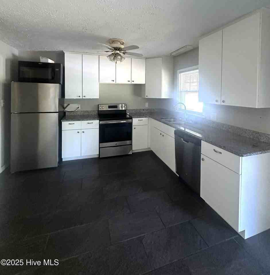 3817 Ashley Cir - Photo 3 of 14