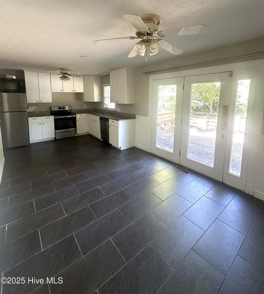 3817 Ashley Cir - Photo 4 of 14