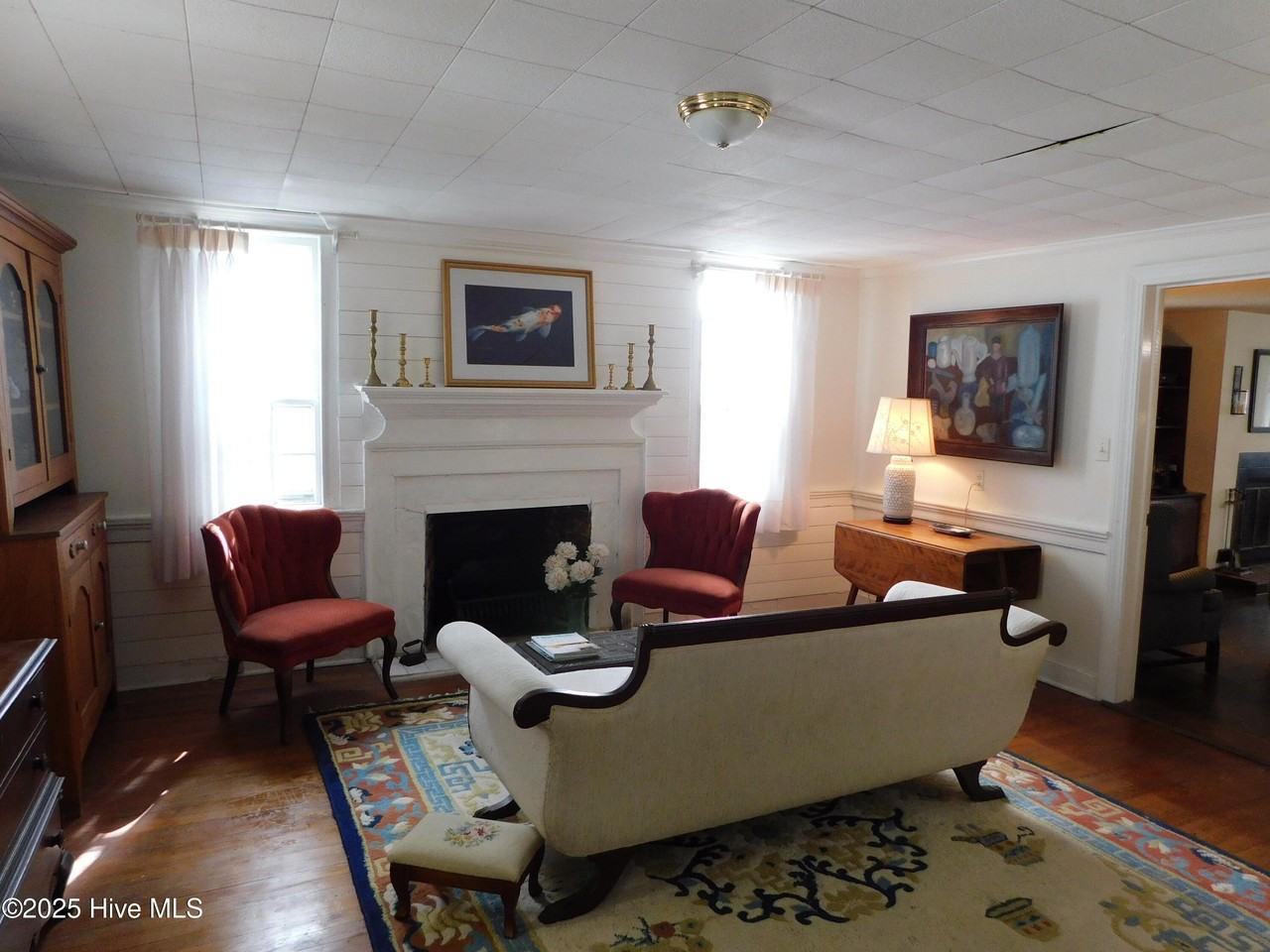 221 Front St - Photo 3 of 18