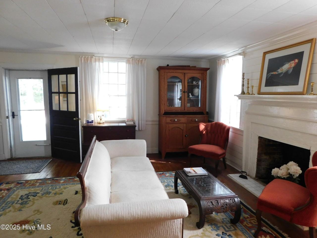 221 Front St - Photo 4 of 18