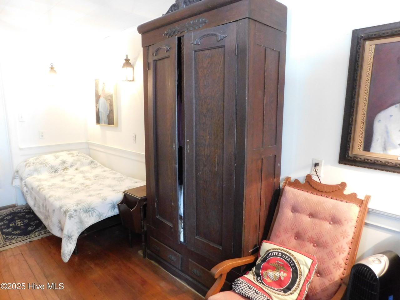 221 Front St - Photo 5 of 18