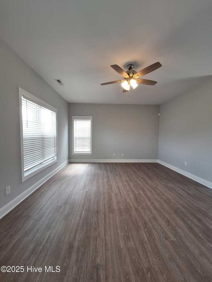 3928 Pensacola Dr - Photo 3 of 16