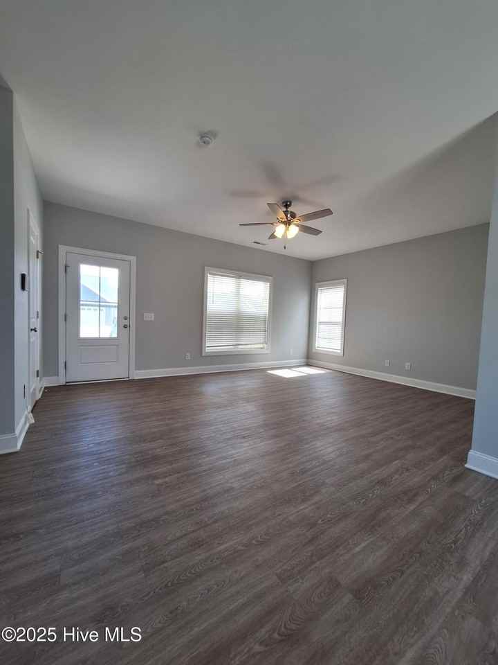 3928 Pensacola Dr - Photo 4 of 16