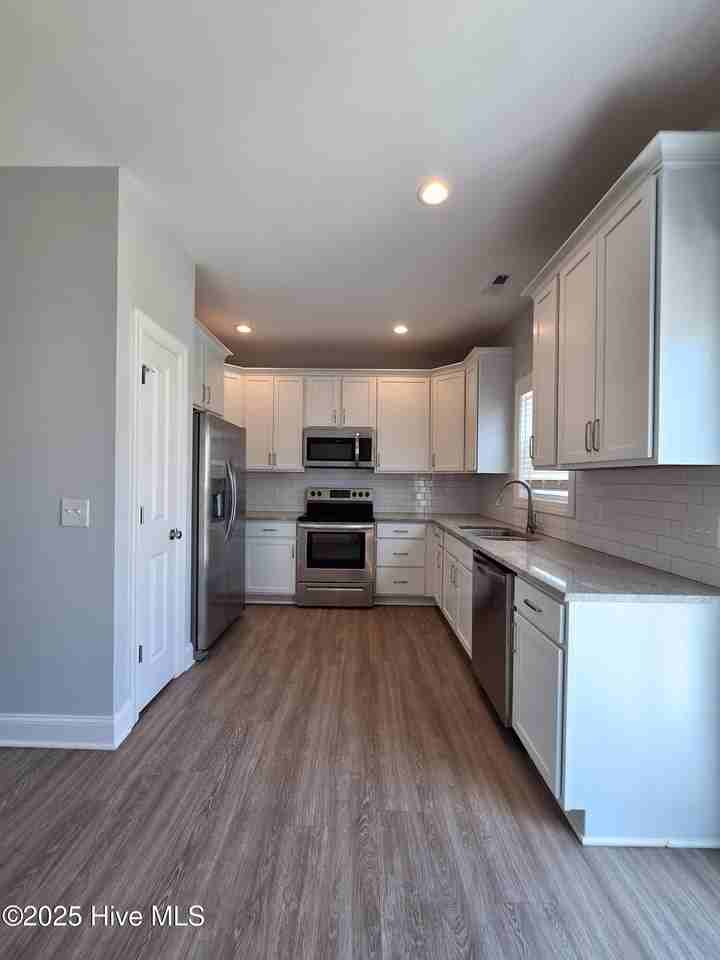 3928 Pensacola Dr - Photo 5 of 16