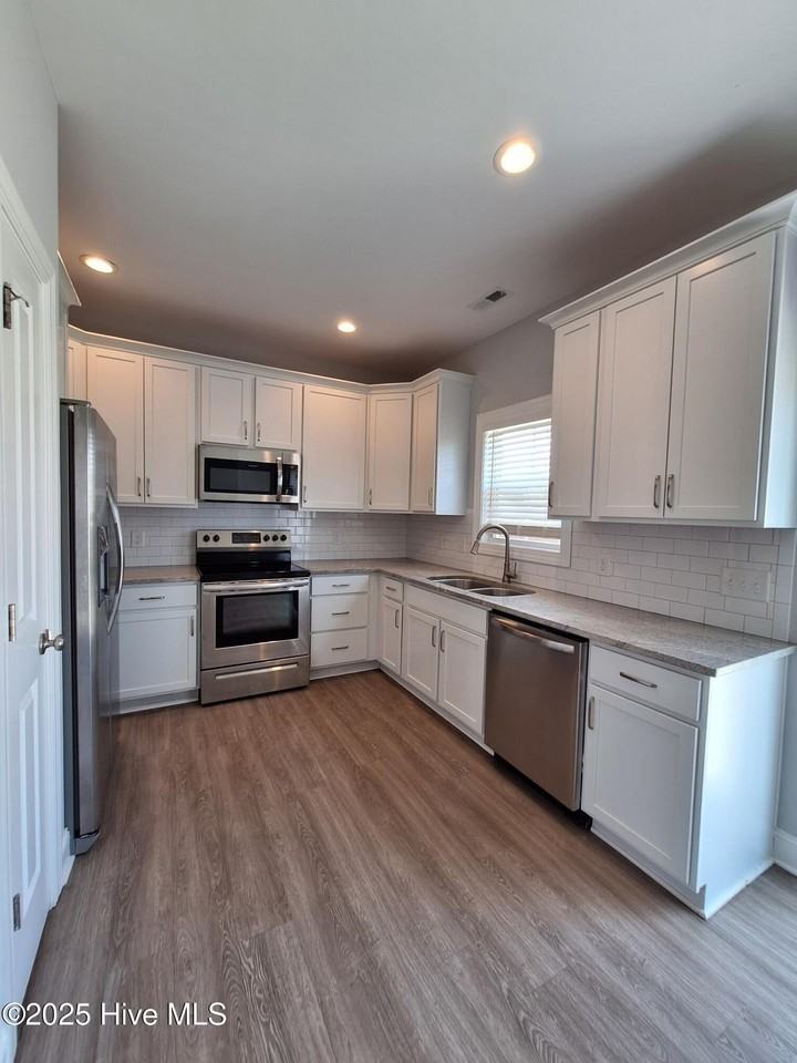 3928 Pensacola Dr - Photo 6 of 16