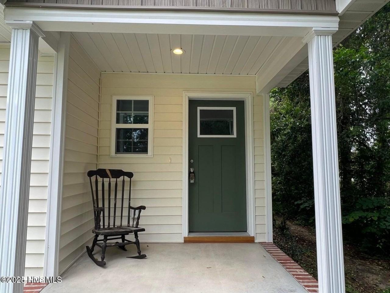 1050 W Indiana Ave - Photo 2 of 10