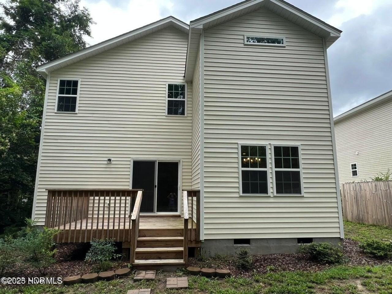 1050 W Indiana Ave - Photo 3 of 10