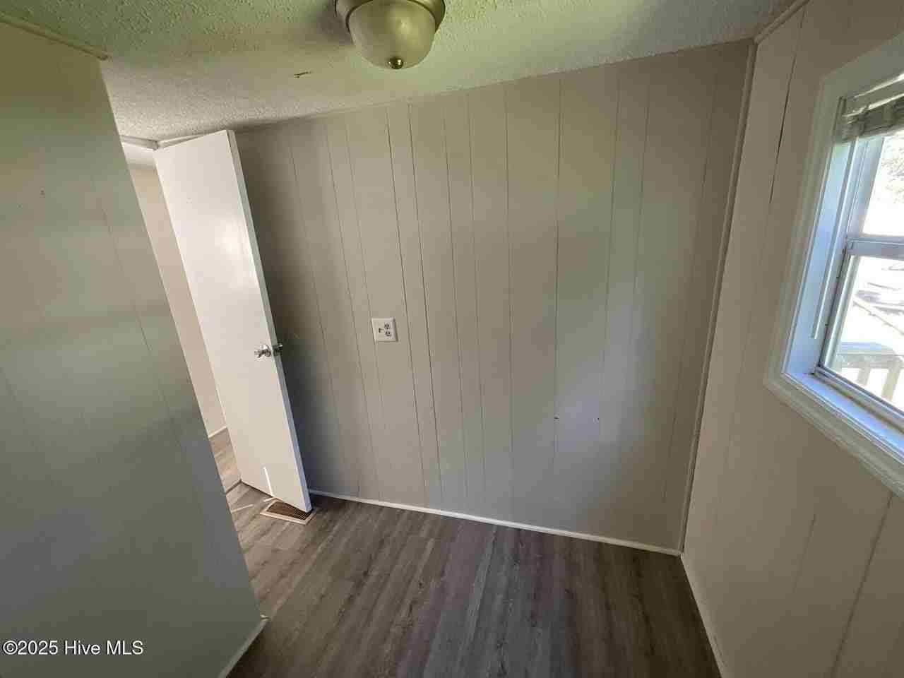 141 Denise Dr - Photo 5 of 9