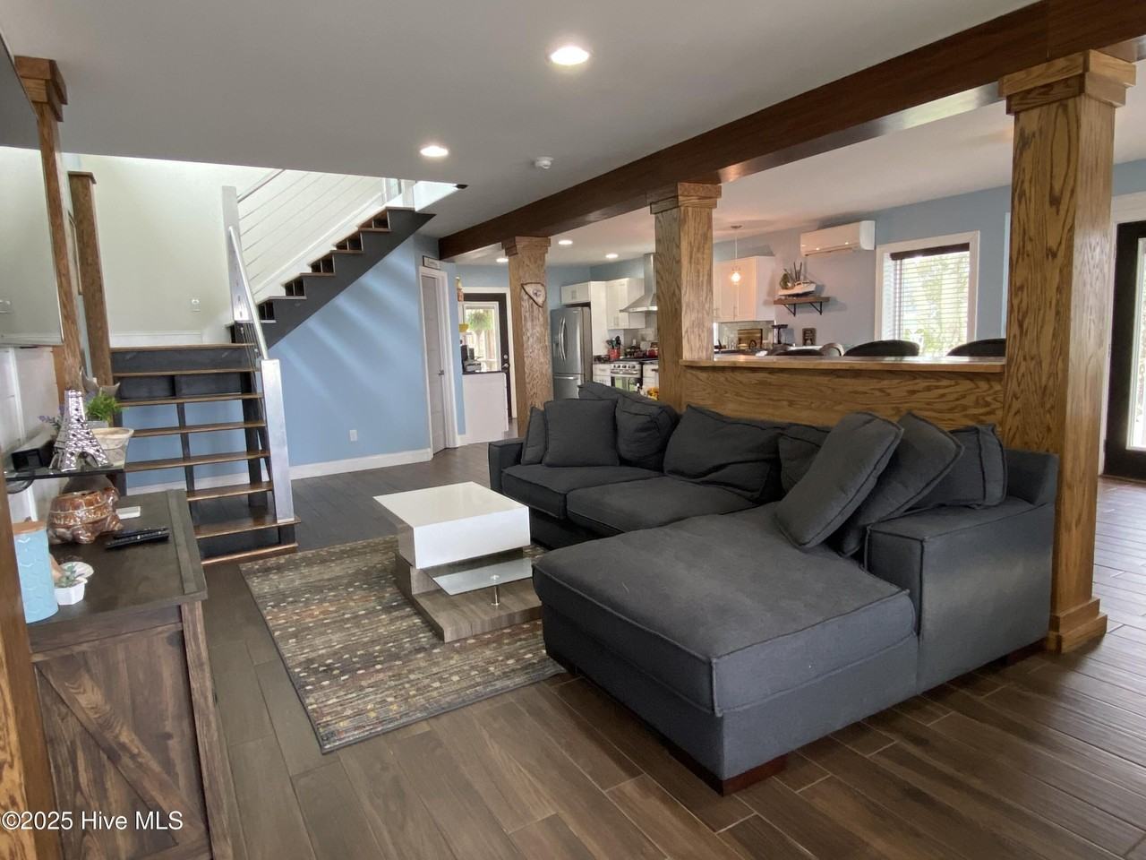 247 Shore Dr - Photo 4 of 22