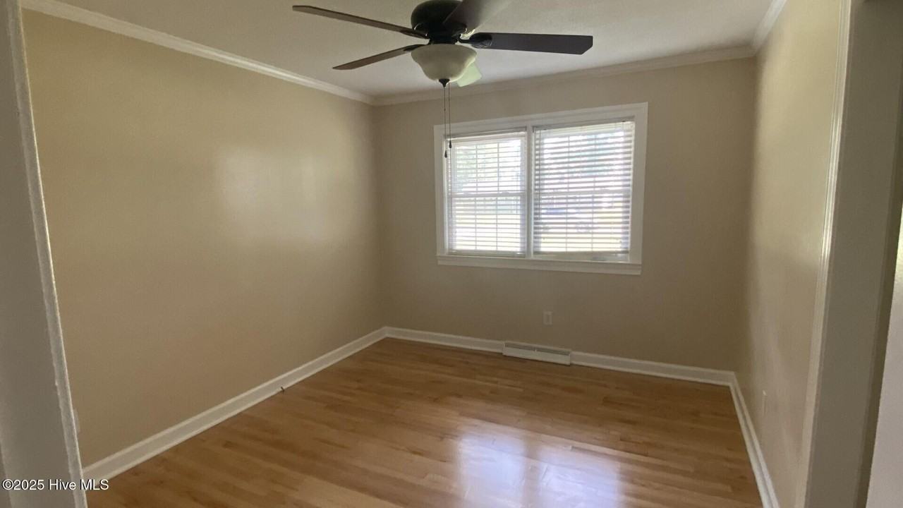 461 Lora Ln - Photo 3 of 12