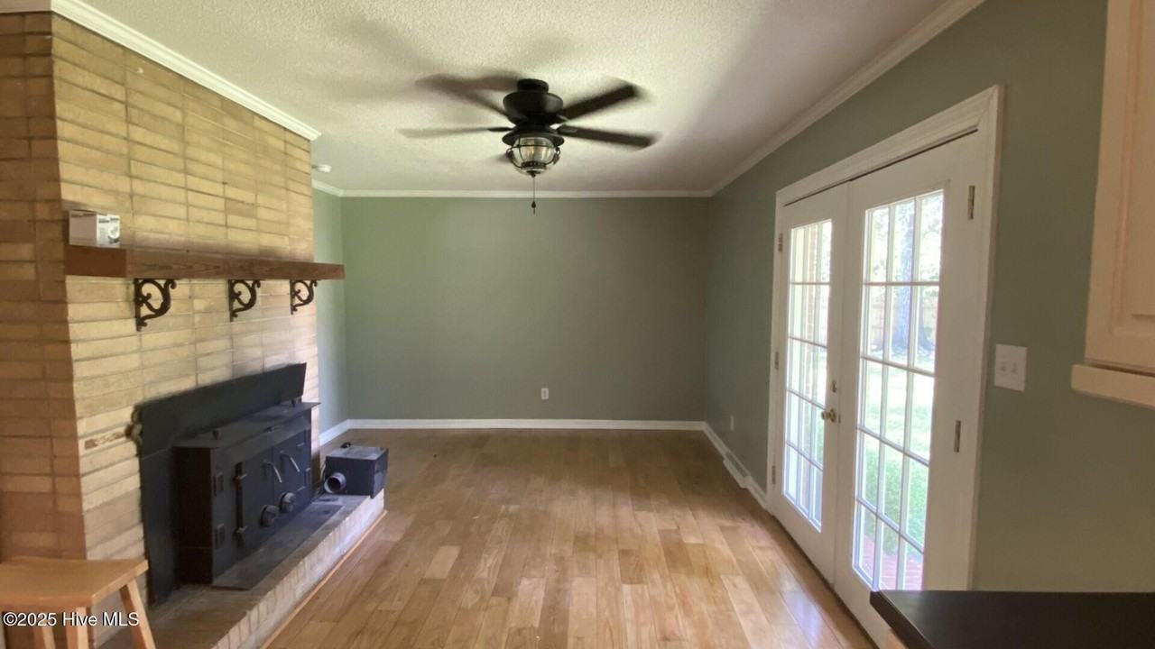 461 Lora Ln - Photo 4 of 12