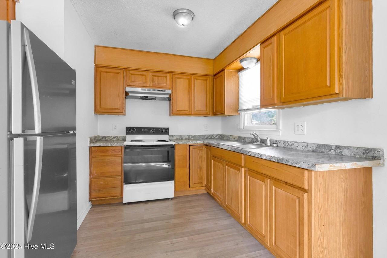 1800 Carver St - Photo 2 of 15