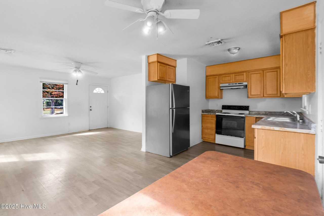 1800 Carver St - Photo 4 of 15