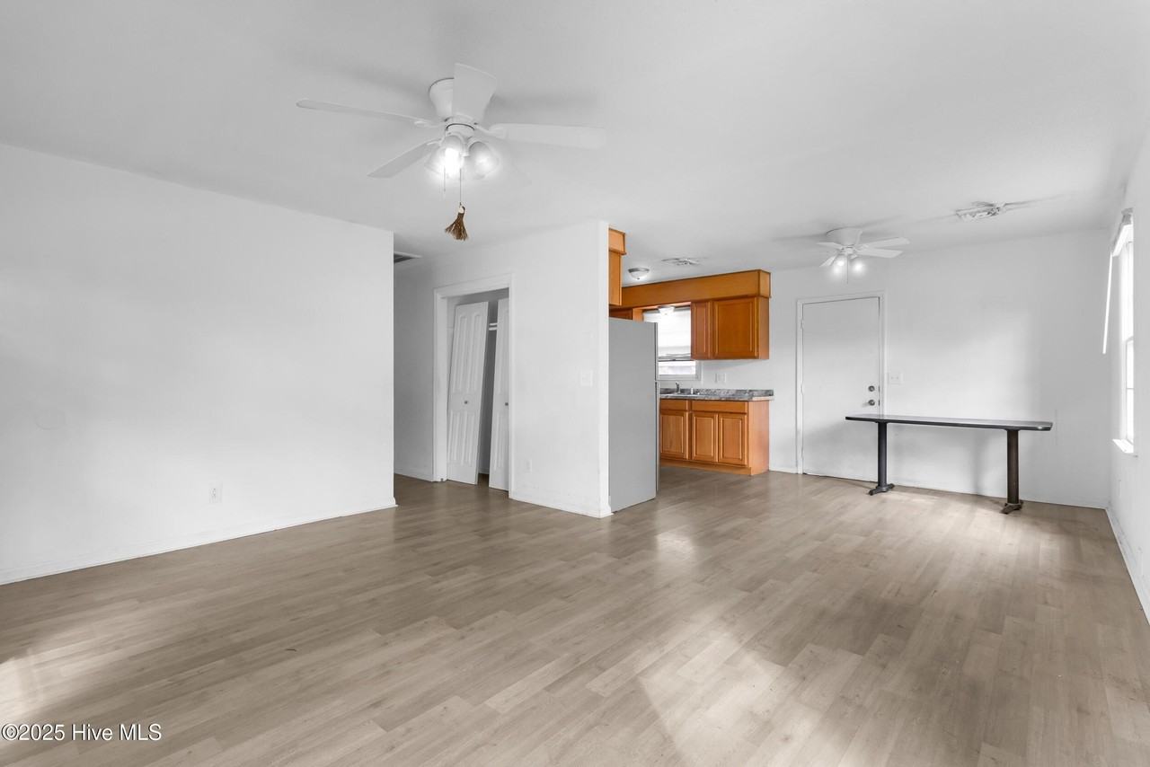 1800 Carver St - Photo 5 of 15