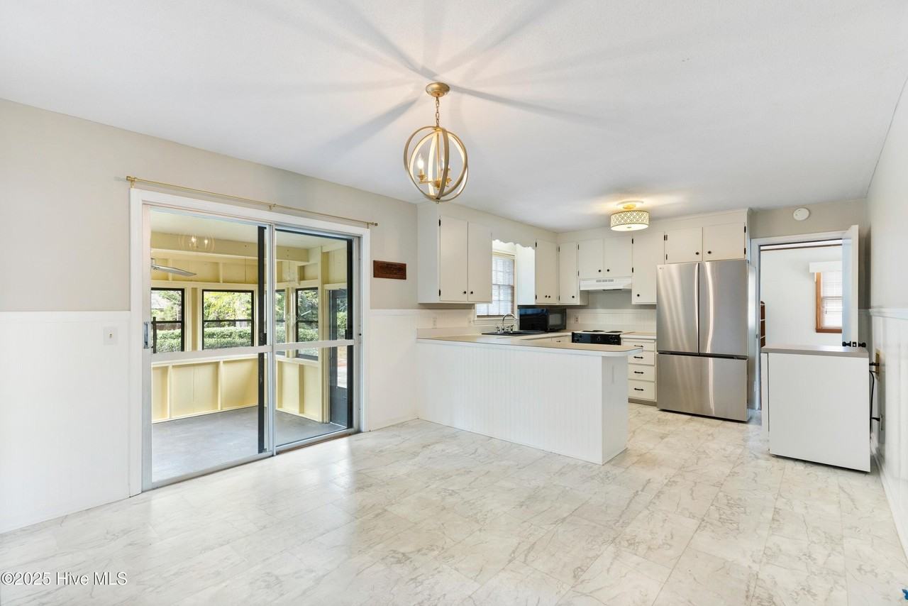 209 Shamrock Drive - Photo 5 of 33