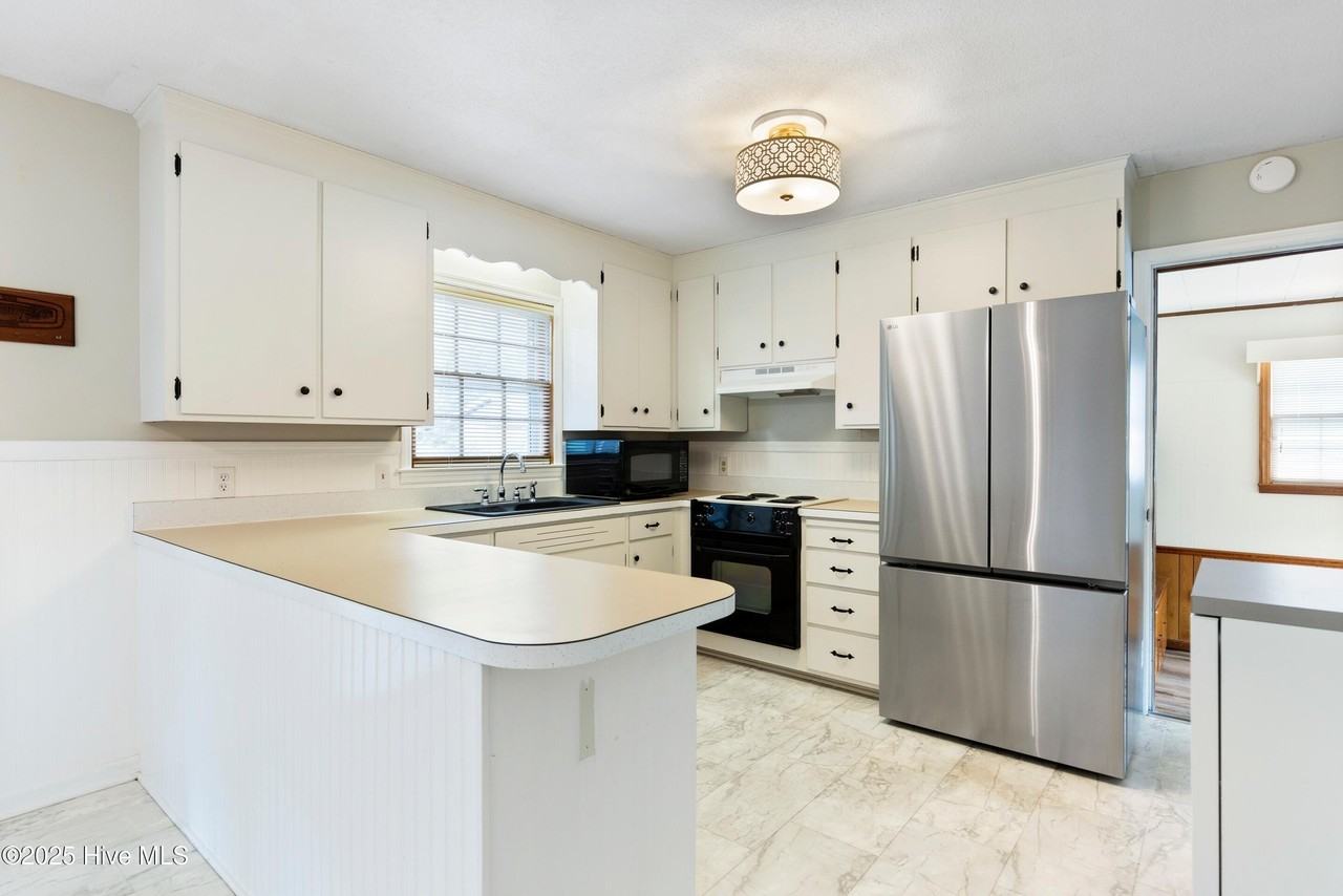 209 Shamrock Drive - Photo 6 of 33