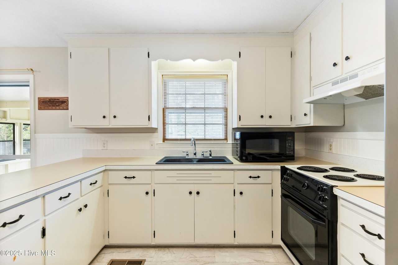 209 Shamrock Drive - Photo 7 of 33